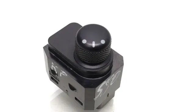 Suzuki Grand Vitara II Electric window control switch 62j002226t