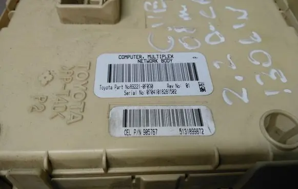 Toyota Corolla Verso AR10 Fuse module 892210F030