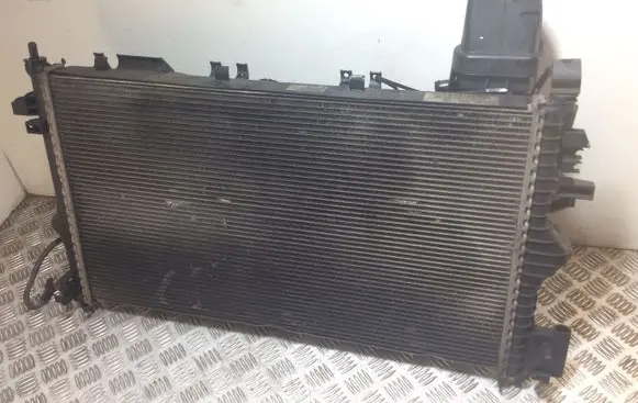 Opel Insignia A Coolant radiator 13241725 13223018