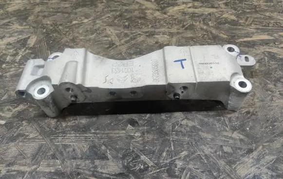 Citroen DS7 Crossback Engine mounting bracket 9673585680