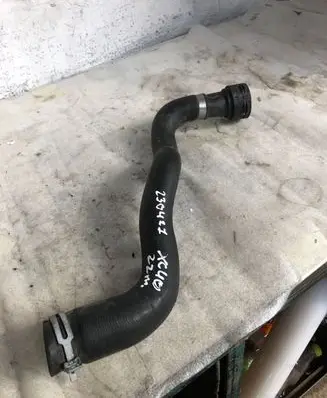 Volvo XC40 Engine coolant pipe/hose 32252715