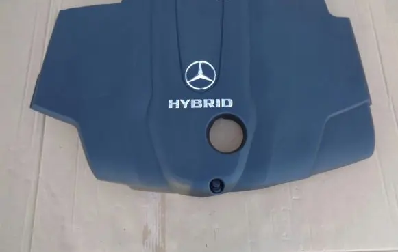 Mercedes-Benz C W205 Engine cover (trim) A6510108915