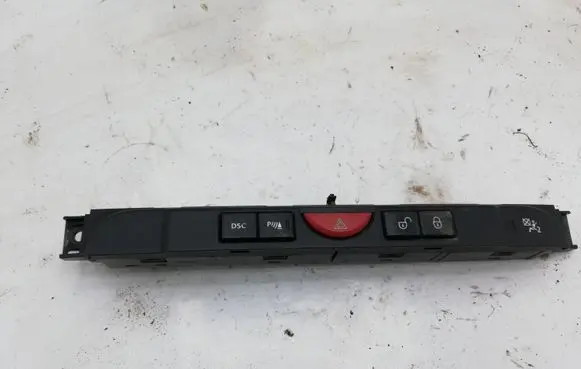 Land Rover Discovery 3 - LR3 Hazard light switch YUL501300 8H2213D734BA