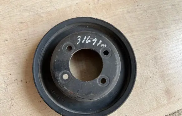 BMW 3 E30 Water pump pulley 1722567