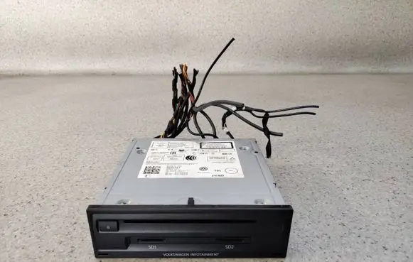 Volkswagen Tiguan Radio/CD/DVD/GPS head unit 3Q0035846A02 3Q0035846A