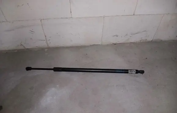 Chevrolet Volt II Tailgate strut 84033915