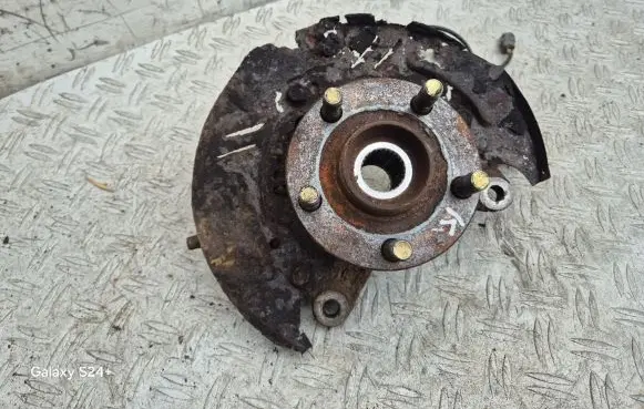 Front wheel hub