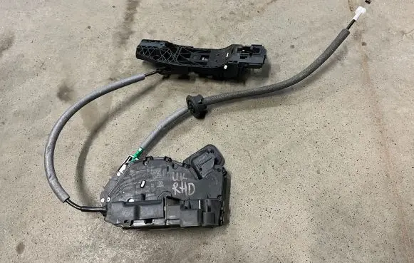 Audi Q3 F3 Coupe door lock (next to the handle) 5TC837015