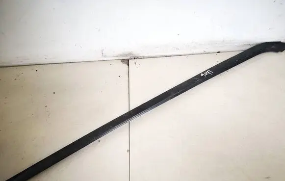 Toyota Avensis Verso Windshield trim 