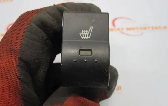 Ford Ranger Seat heating switch UR7966420