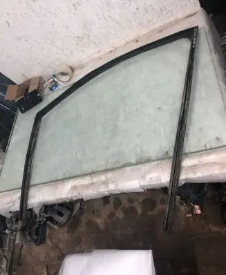 Nissan Qashqai J12 Rubber seal front door window/glass 18259