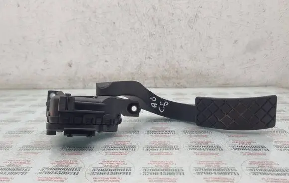 Audi A6 S6 C5 4B Accelerator throttle pedal 8D1721523F