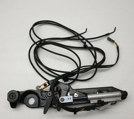BMW M4 F82 F83 Convertible roof lock latch cylinder 7188600