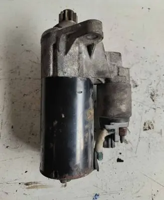 Volkswagen Golf V Starter motor 02E911023