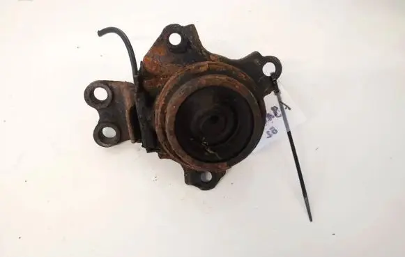 Honda CR-V Engine mount bracket