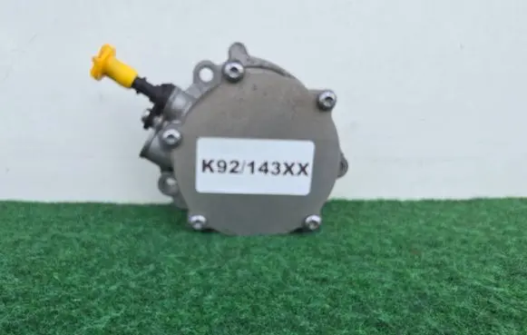 Peugeot 2008 I Vacuum pump M0033481