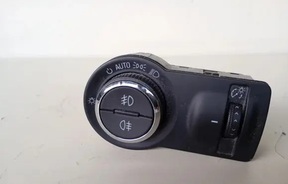 Opel Insignia A Light switch 13268707