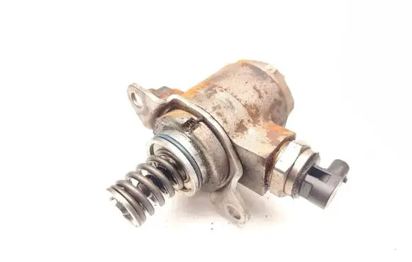 Audi A3 S3 8P Fuel injection high pressure pump 06J127025J