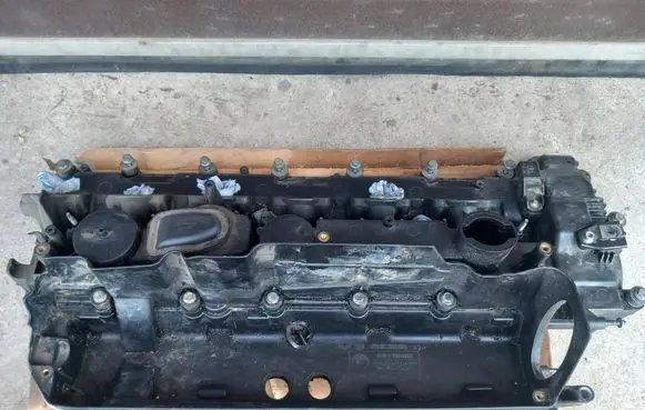 BMW X5 E70 Rocker cam cover F01C310008 7789995 2247440