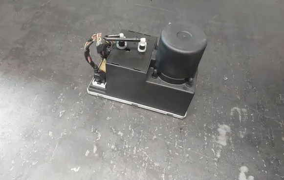 Audi A4 S4 B5 8D Central locking vacuum pump 8D0862257B