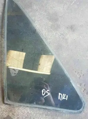 Volkswagen Golf I Front vent window/glass (coupe) 171845252A