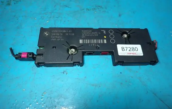 BMW 3 E90 E91 Aerial antenna amplifier 9193841 920037401 10819610