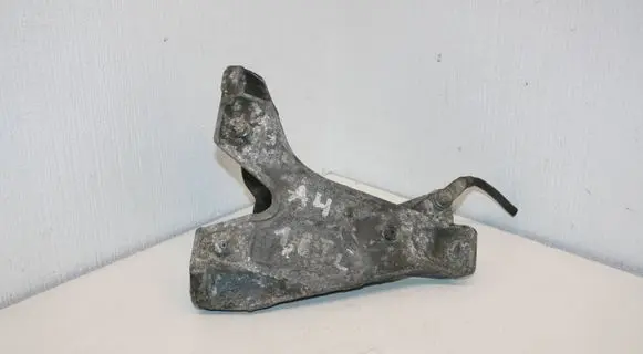 Audi A4 S4 B6 8E 8H Engine mounting bracket 8E0199308D