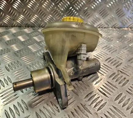 Master brake cylinder