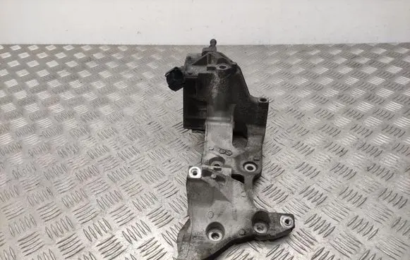 Volkswagen PASSAT B8 A/C compressor mount bracket 04L903143B