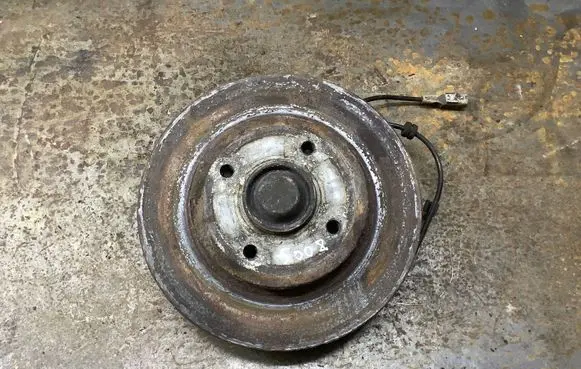 Rear wheel hub