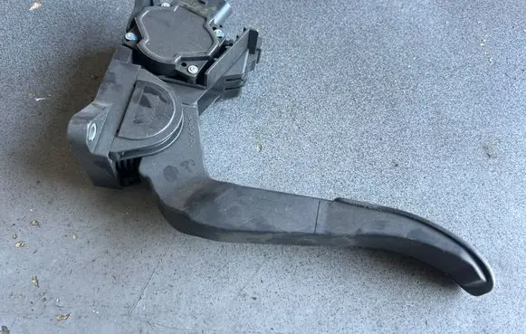 Mercedes-Benz Sprinter W901 W902 W903 W904 Accelerator throttle pedal 0281002335 A9013000404 289413925