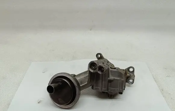 Audi A6 S6 C6 4F Oil pump 059115105