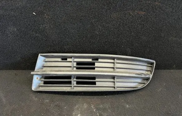 Volkswagen Touran I Front bumper lower grill 1T0853665