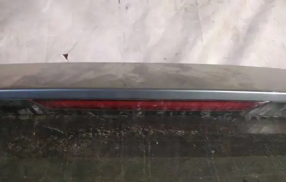 Tailgate/trunk spoiler