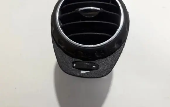 Alfa Romeo 147 Dash center air vent grill 225495