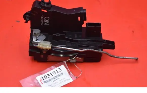 Opel Vectra C Front door lock 13210767