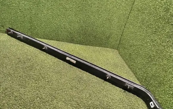Nissan NV300 Sliding door middle rail 777602119R 93867635