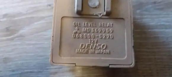 Mitsubishi Pajero Sport I Oil pressure relay MD369959 0680005270