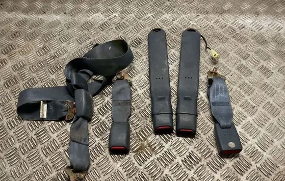 Toyota Hilux (N80, N90, N100, N110) Rear seatbelt buckle