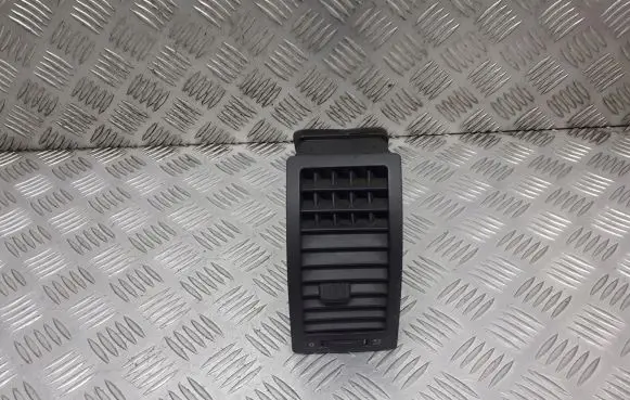 Volkswagen Polo IV 9N3 Dashboard air vent grill cover trim 6Q0819703