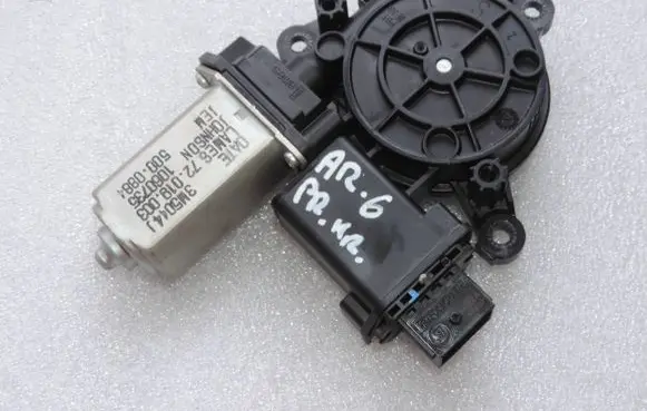 Alfa Romeo Giulietta Front door window regulator motor 71754416 71777780