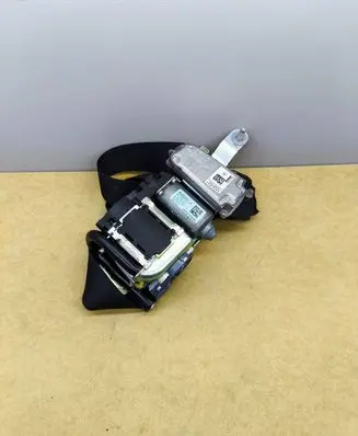 Mercedes-Benz E W212 Front seatbelt 617112100 05360127 010L0000