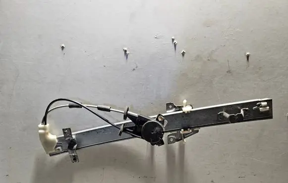 Mazda 121 Rear door manual window regulator