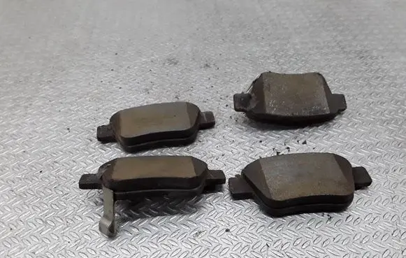 Toyota Avensis T250 Brake pads (rear) 