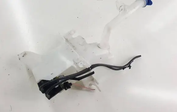 Suzuki Swift III Windshield washer fluid reservoir/tank
