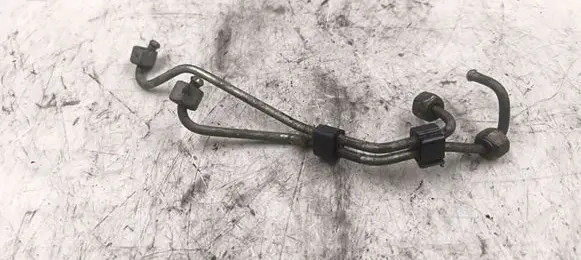 Audi A4 S4 B5 8D Fuel injector supply line/pipe 