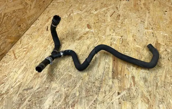 Volvo V40 Engine coolant pipe/hose 31368076