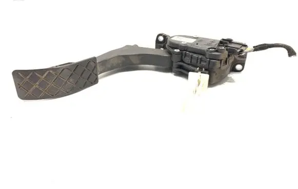 Accelerator throttle pedal