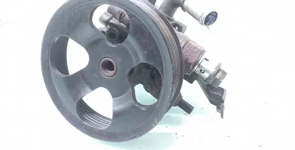 Toyota Avensis T250 Power steering pump