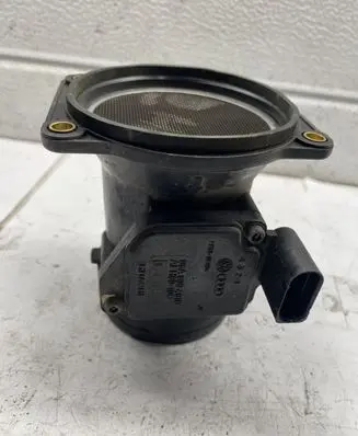 Volkswagen Golf IV Mass air flow meter 06A906461B